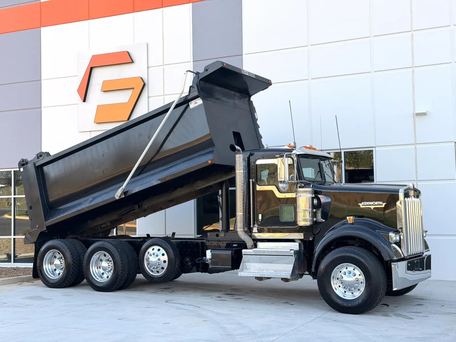 2021 Kenworth W900