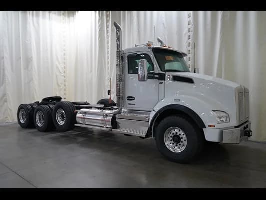 2027 Kenworth T880