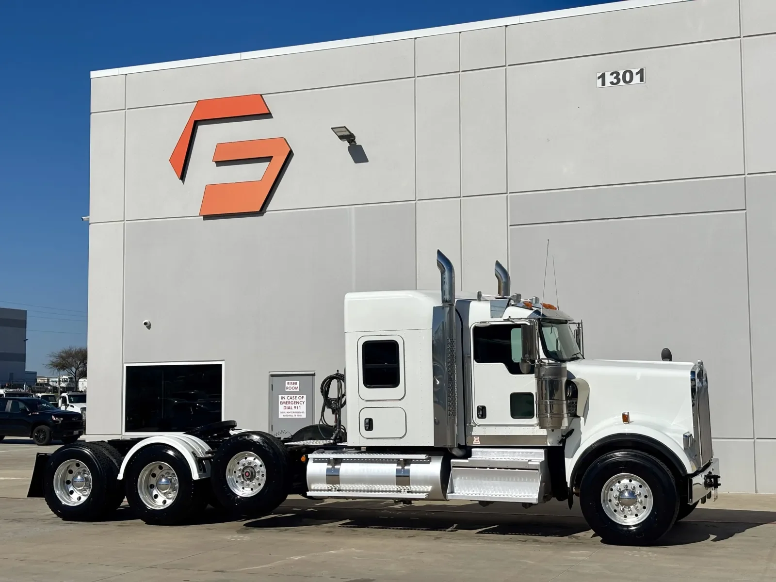 2022 Kenworth W900