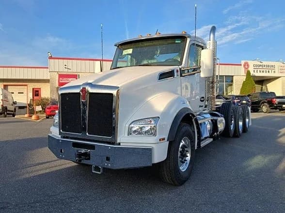 2025 Kenworth T880