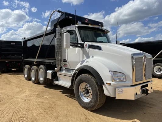 2025 Kenworth T880