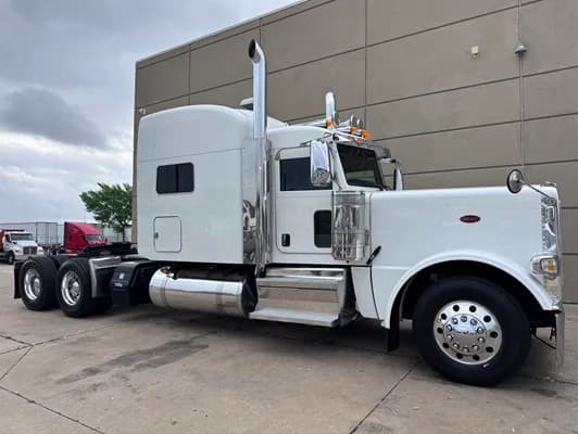 2022 Peterbilt 389