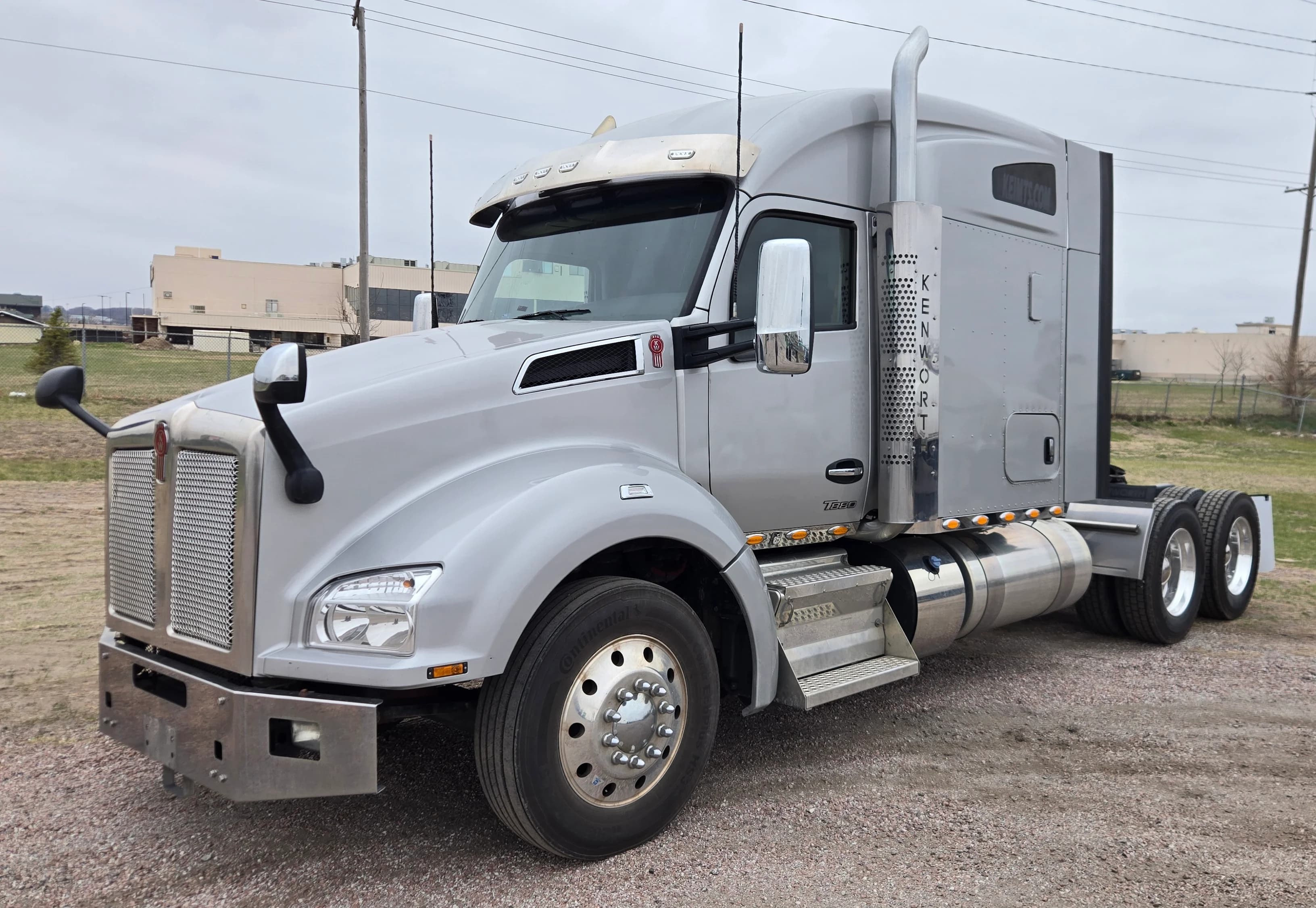 2023 Kenworth T880