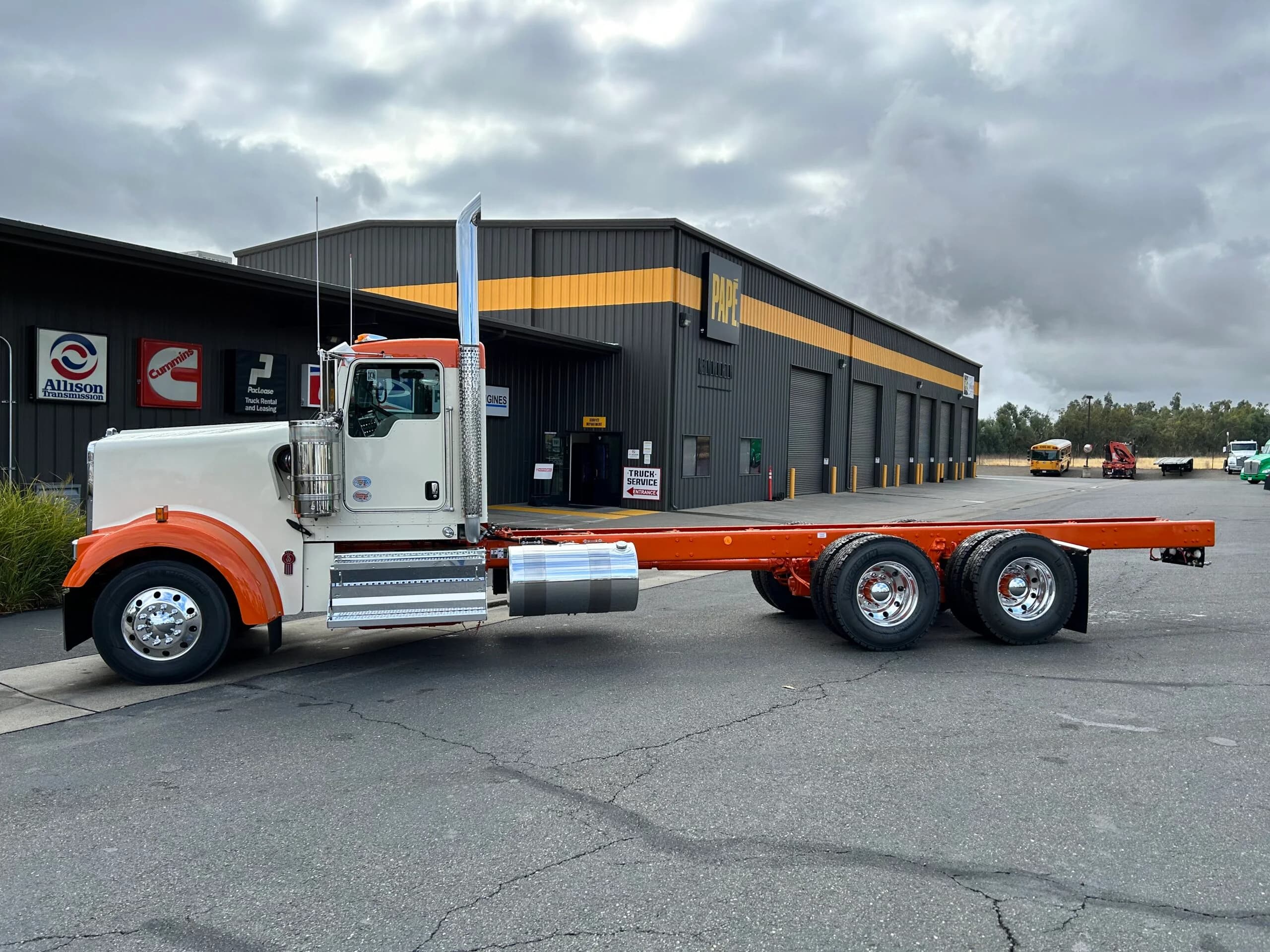 2025 Kenworth W900