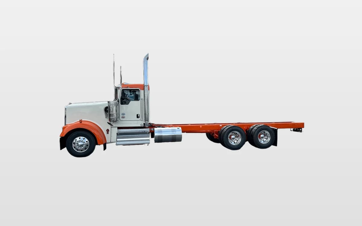 2025 Kenworth W900