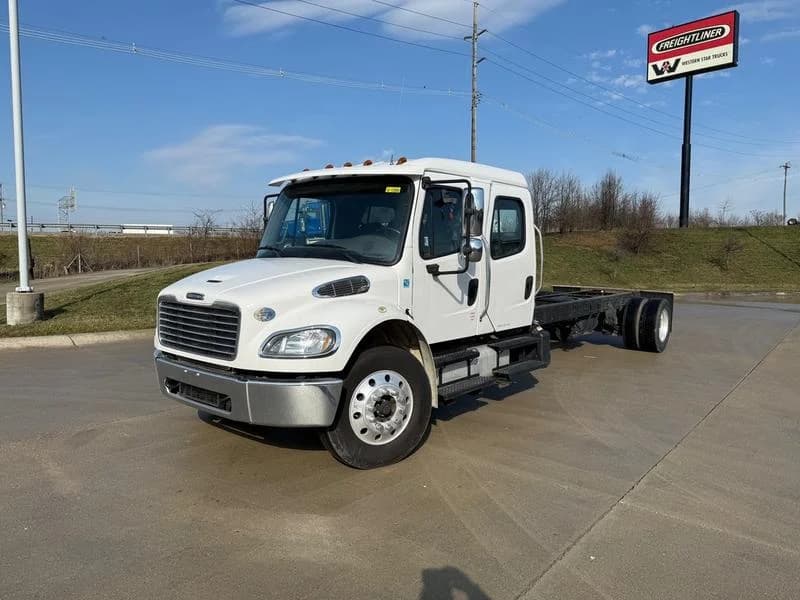 2018 Freightliner M2 106