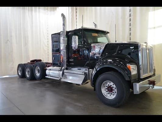 2027 Kenworth W990