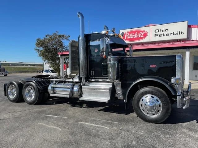 2022 Peterbilt 389