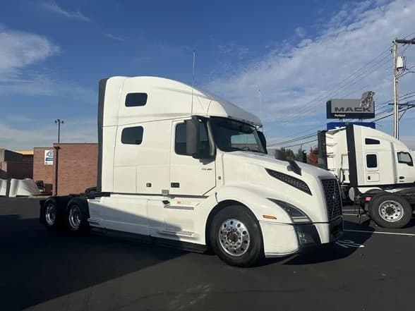 2022 Volvo VNL 760