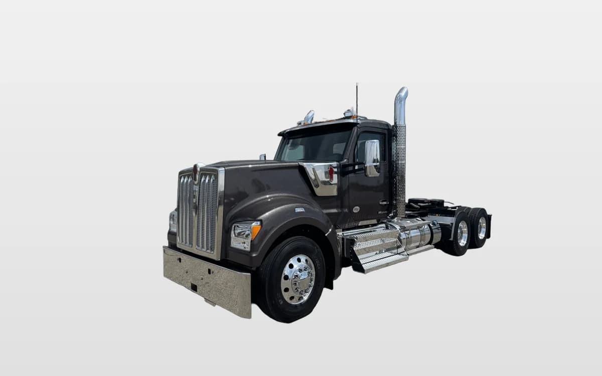 2027 Kenworth W990 in Champaign, IL