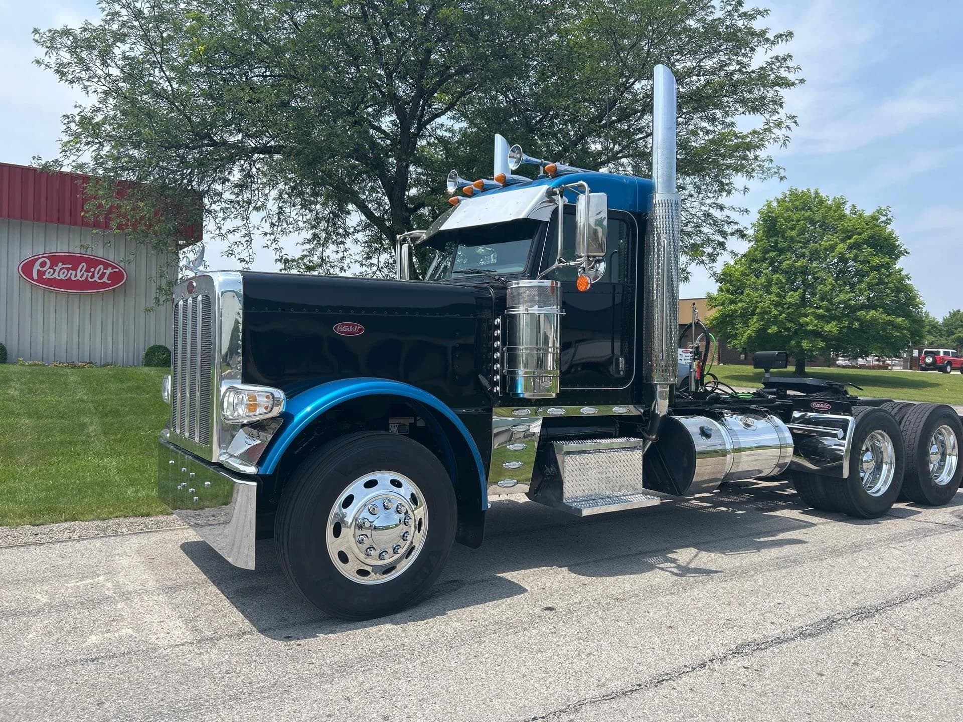 2023 Peterbilt 389