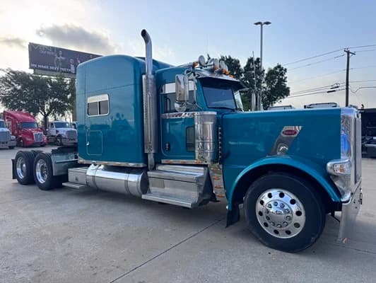 2021 Peterbilt 389