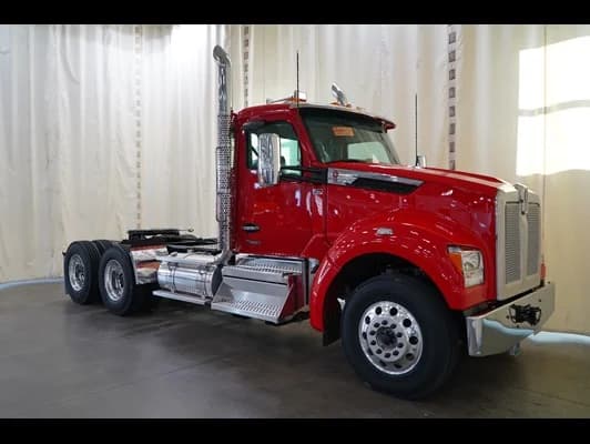2027 Kenworth T880