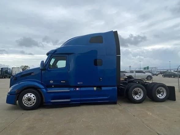 2022 Peterbilt 579