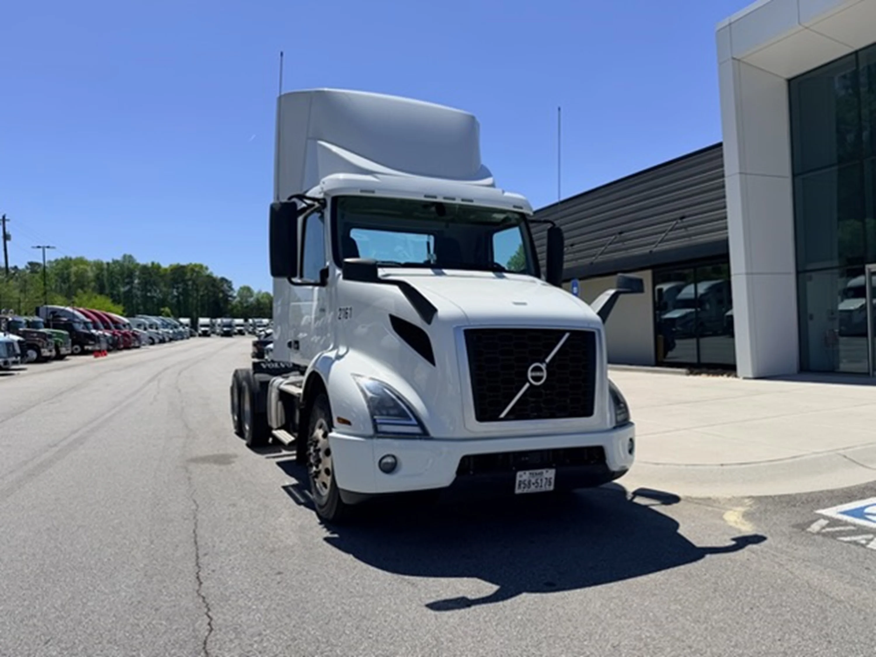 2021 Volvo VNR 640