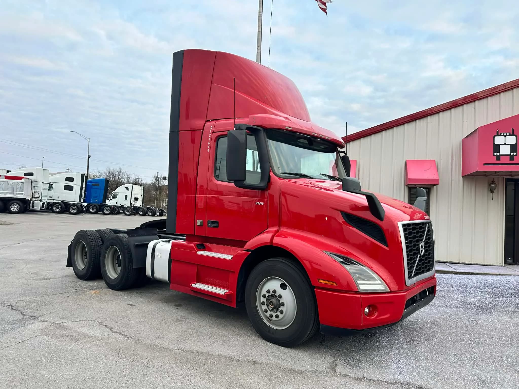 2021 Volvo VNR 640