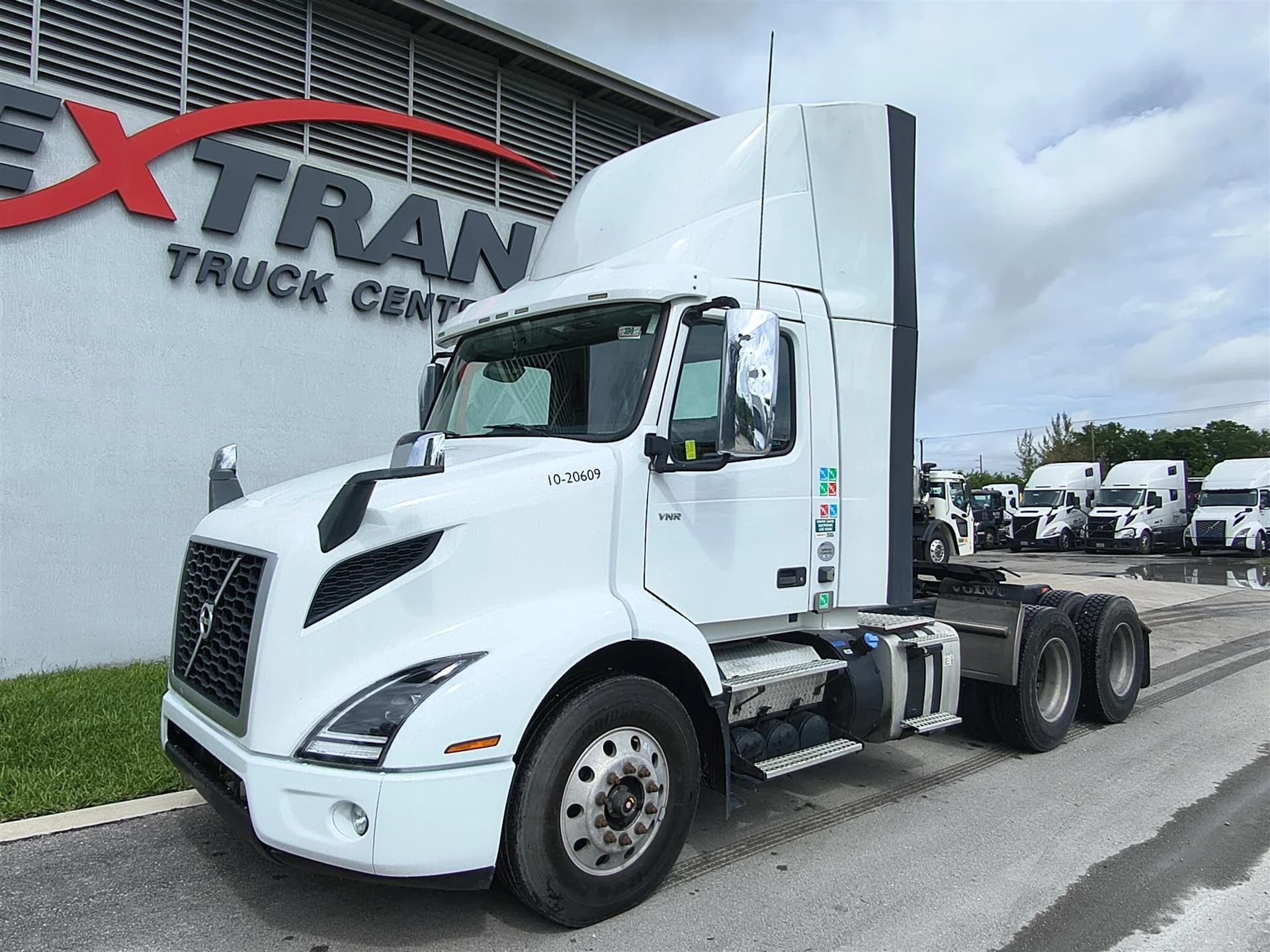 2020 Volvo VNR 640