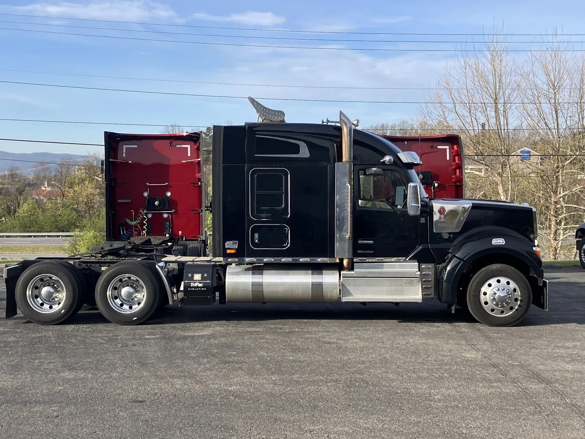 2023 Kenworth W990