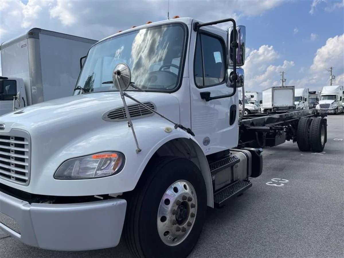2019 Freightliner M2 106