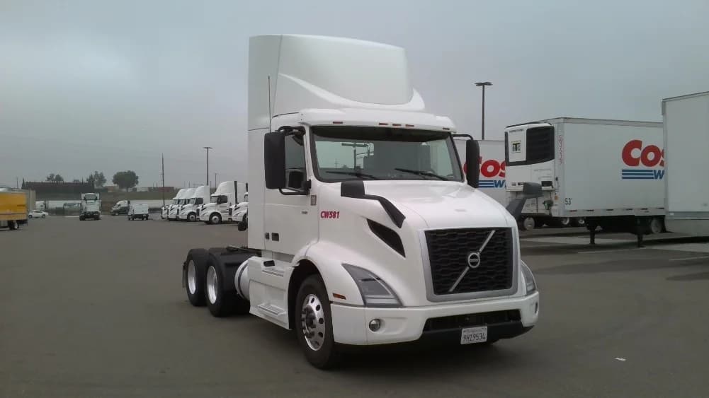 2021 Volvo VNR 640