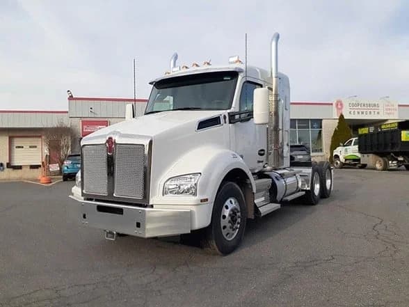 2025 Kenworth T880