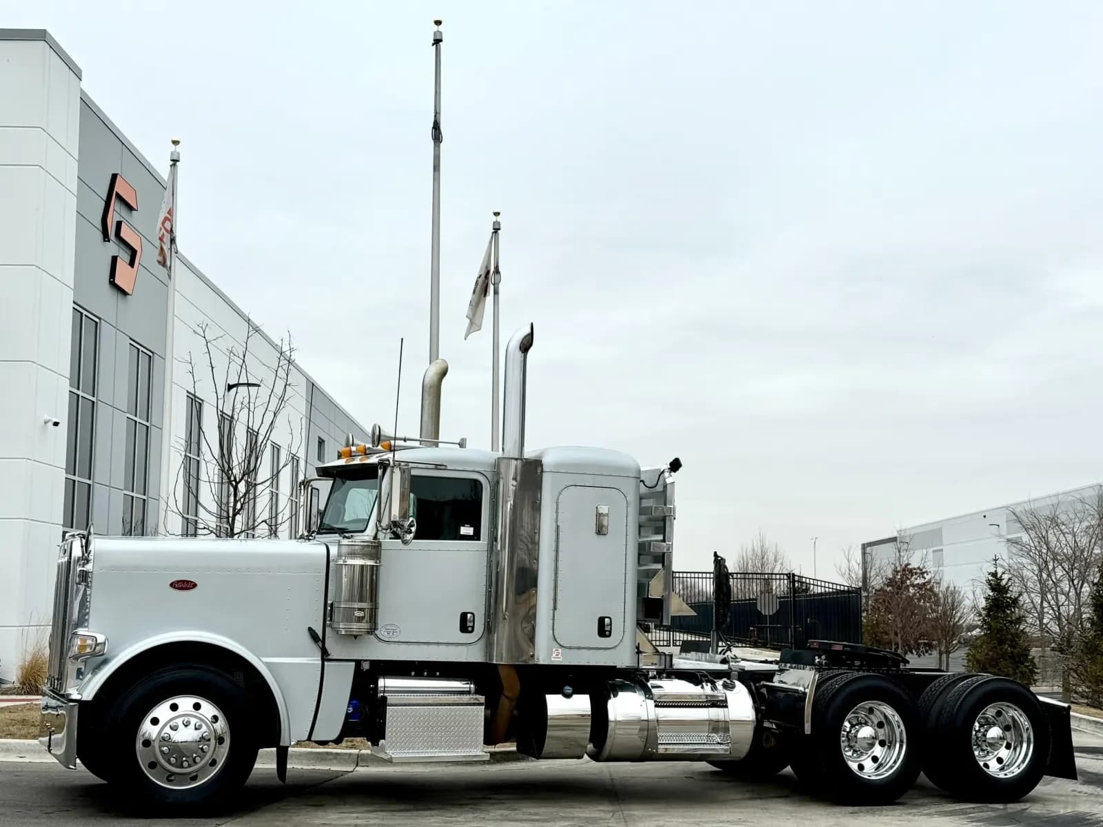 2022 Peterbilt 389