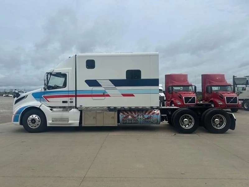 2020 Volvo VNL 300