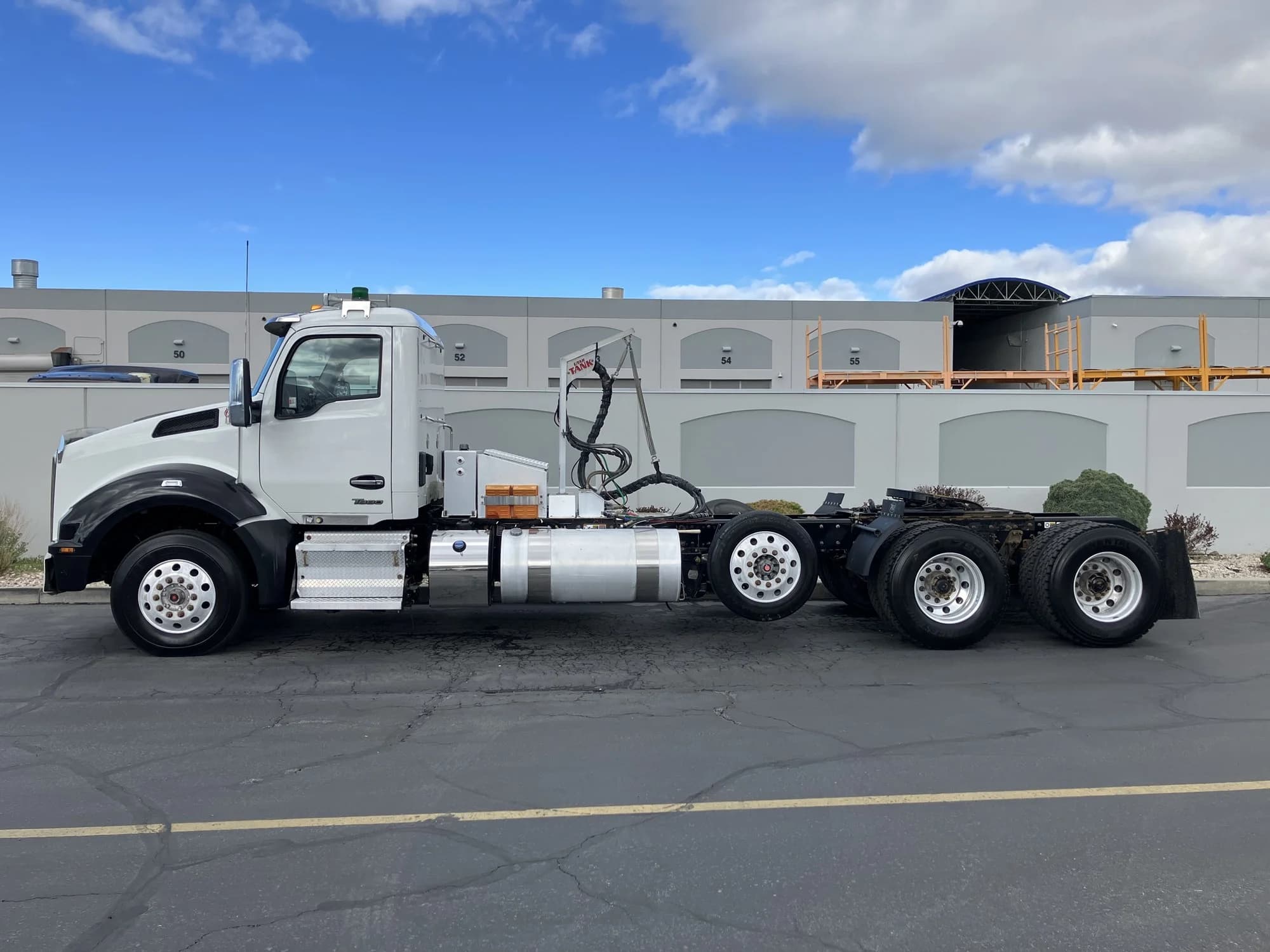 2023 Kenworth T880
