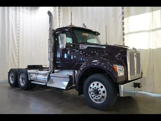 2027 Kenworth T880