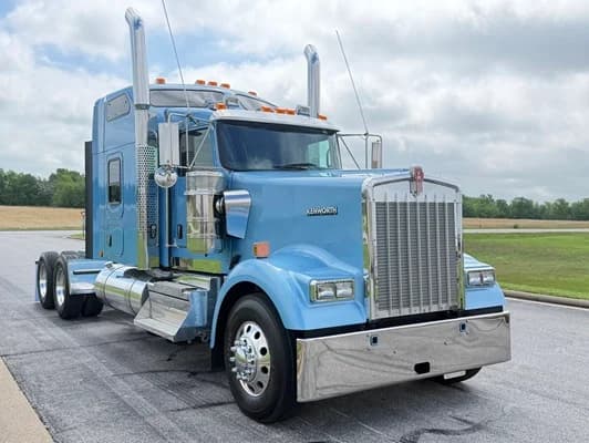 2023 Kenworth W900