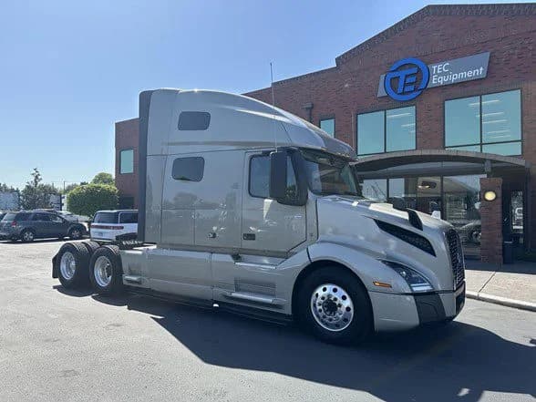 2022 Volvo VNL 760