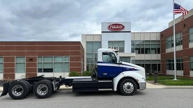 2025 Peterbilt 579