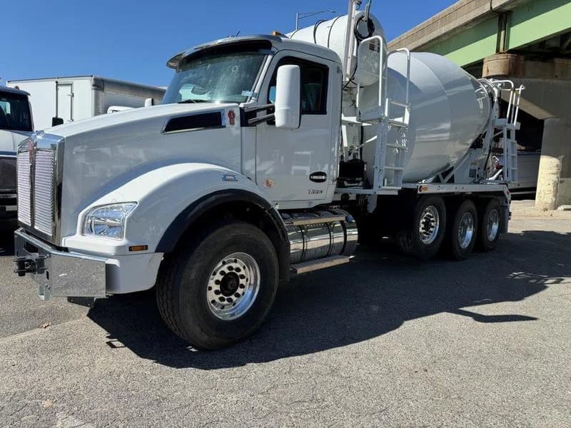 2025 Kenworth T880