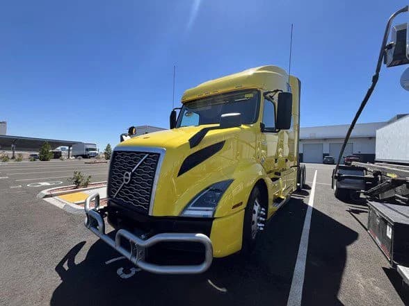 2022 Volvo VNL 760