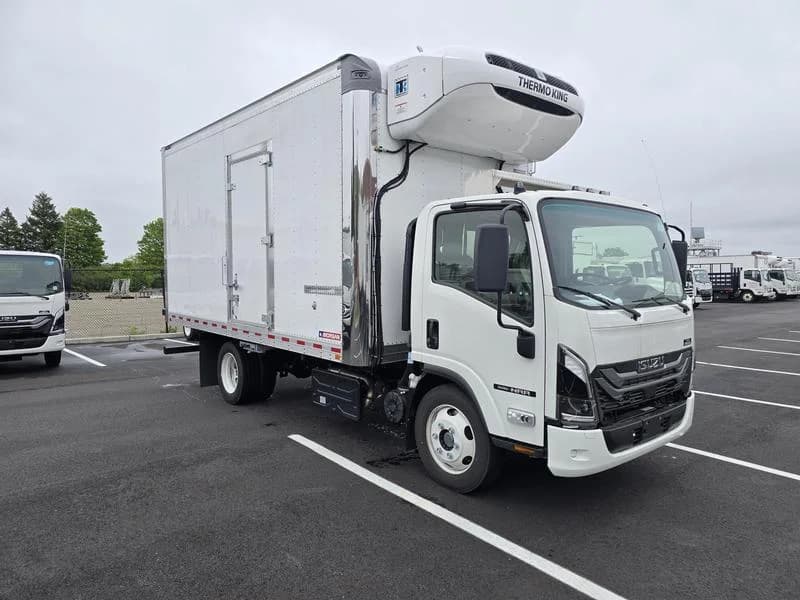 2025 Isuzu NRR