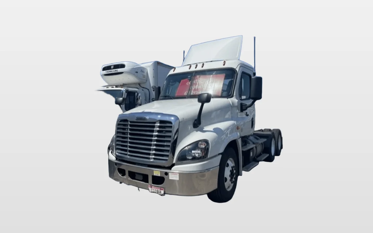 2018 Freightliner Cascadia in Farmingdale, NY