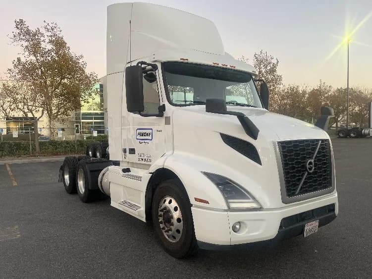 2020 Volvo VNR 640