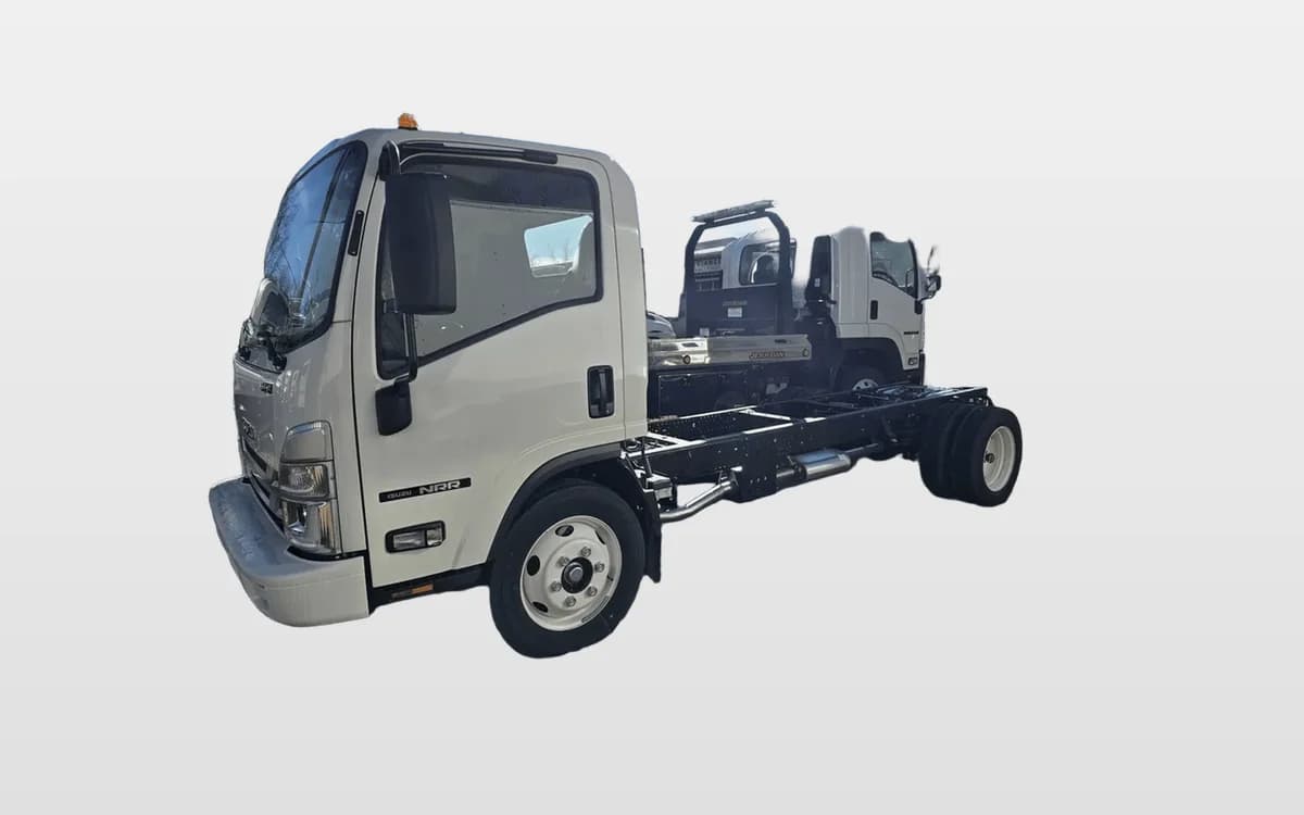 2025 Isuzu NRR