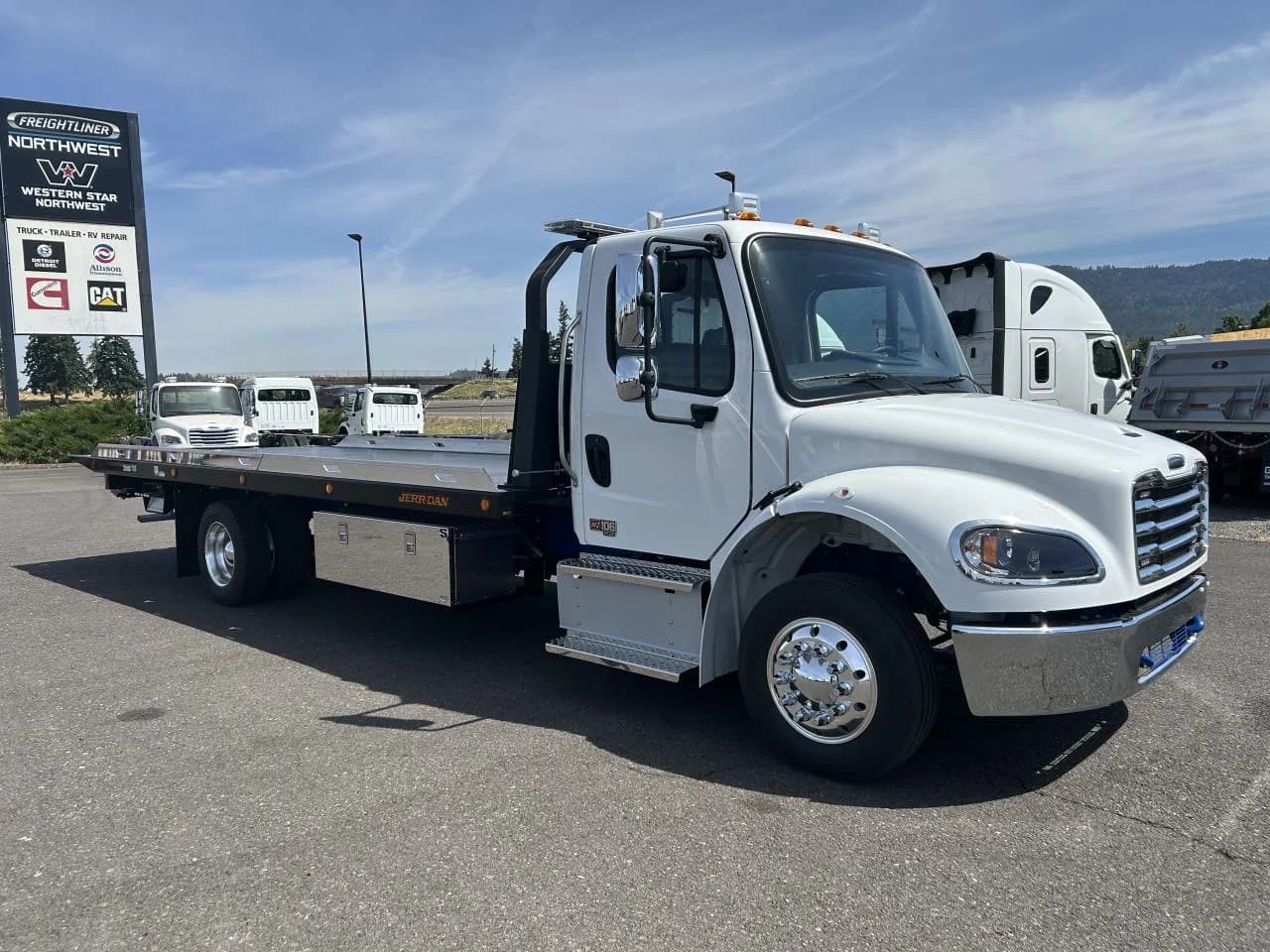 2025 Freightliner M2 106