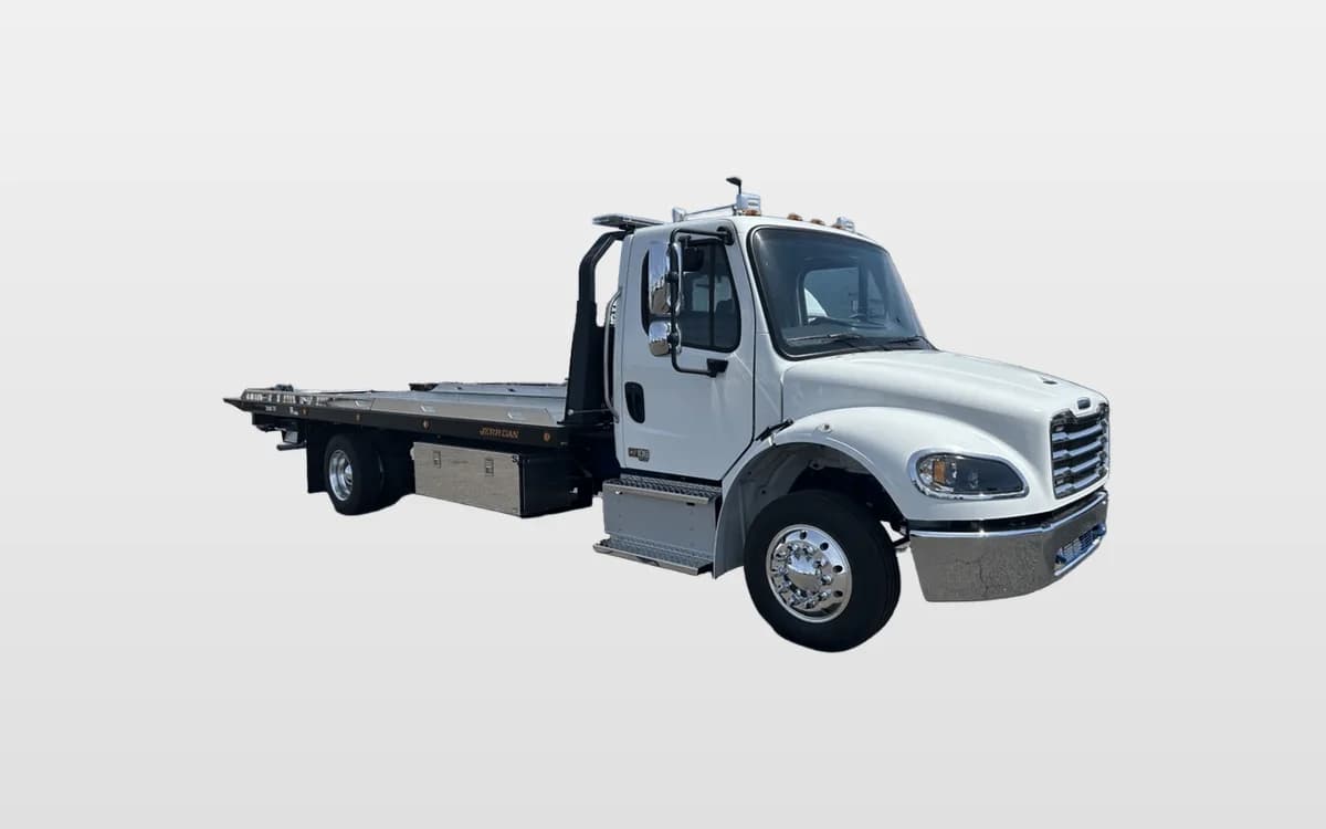 2025 Freightliner M2 106 in Coburg, OR