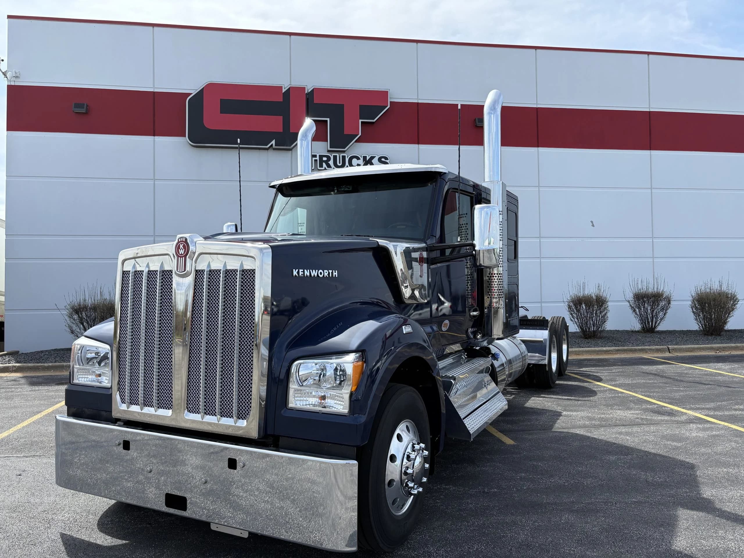 2027 Kenworth W990