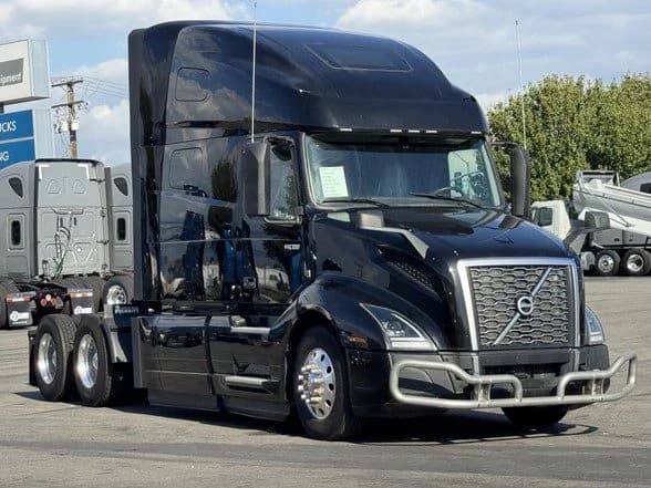 2022 Volvo VNL 760