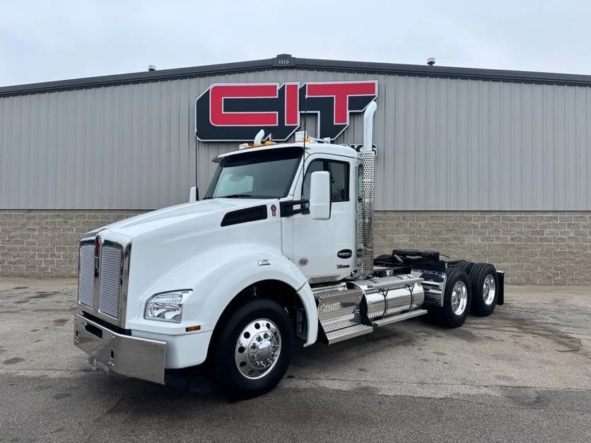 2027 Kenworth T880