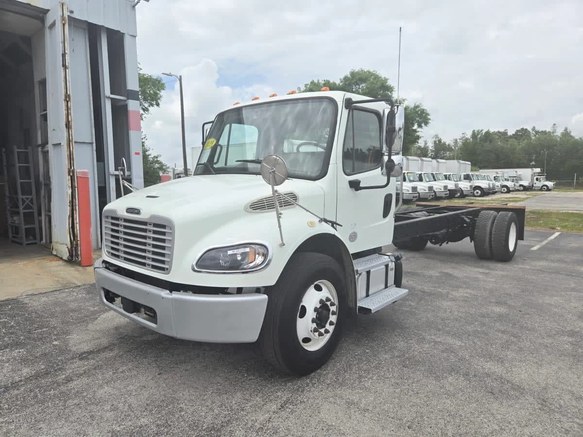 2019 Freightliner M2 106