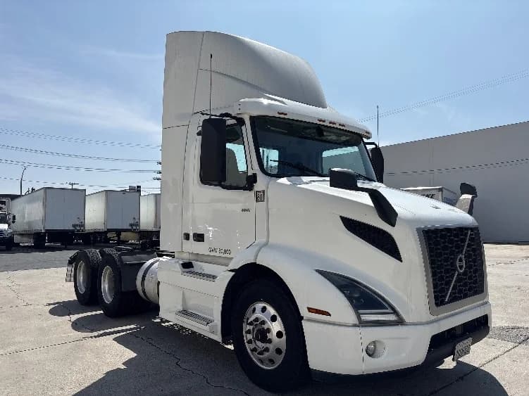 2020 Volvo VNR 640