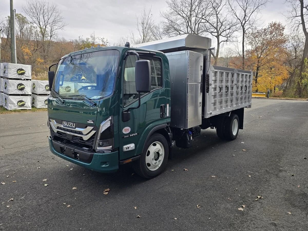 2025 Isuzu NRR