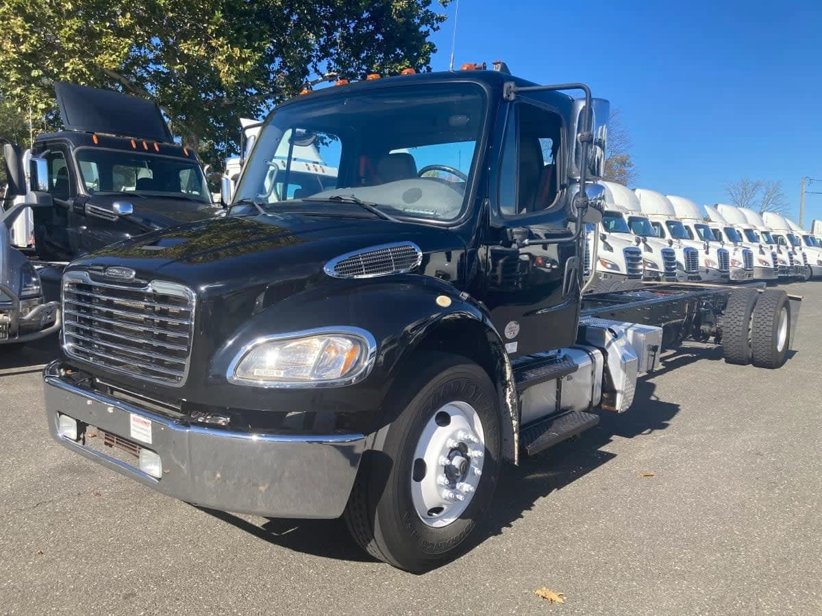 2019 Freightliner M2 106