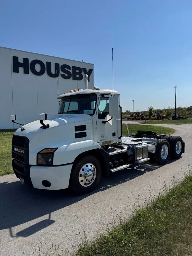 2022 MACK AN64T - USED TRUCKS DAY CAB