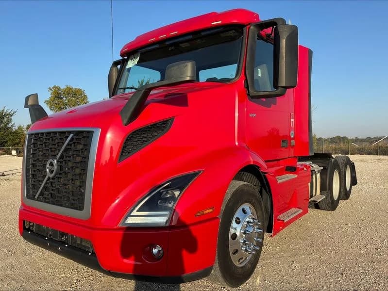 2020 Volvo VNR 640