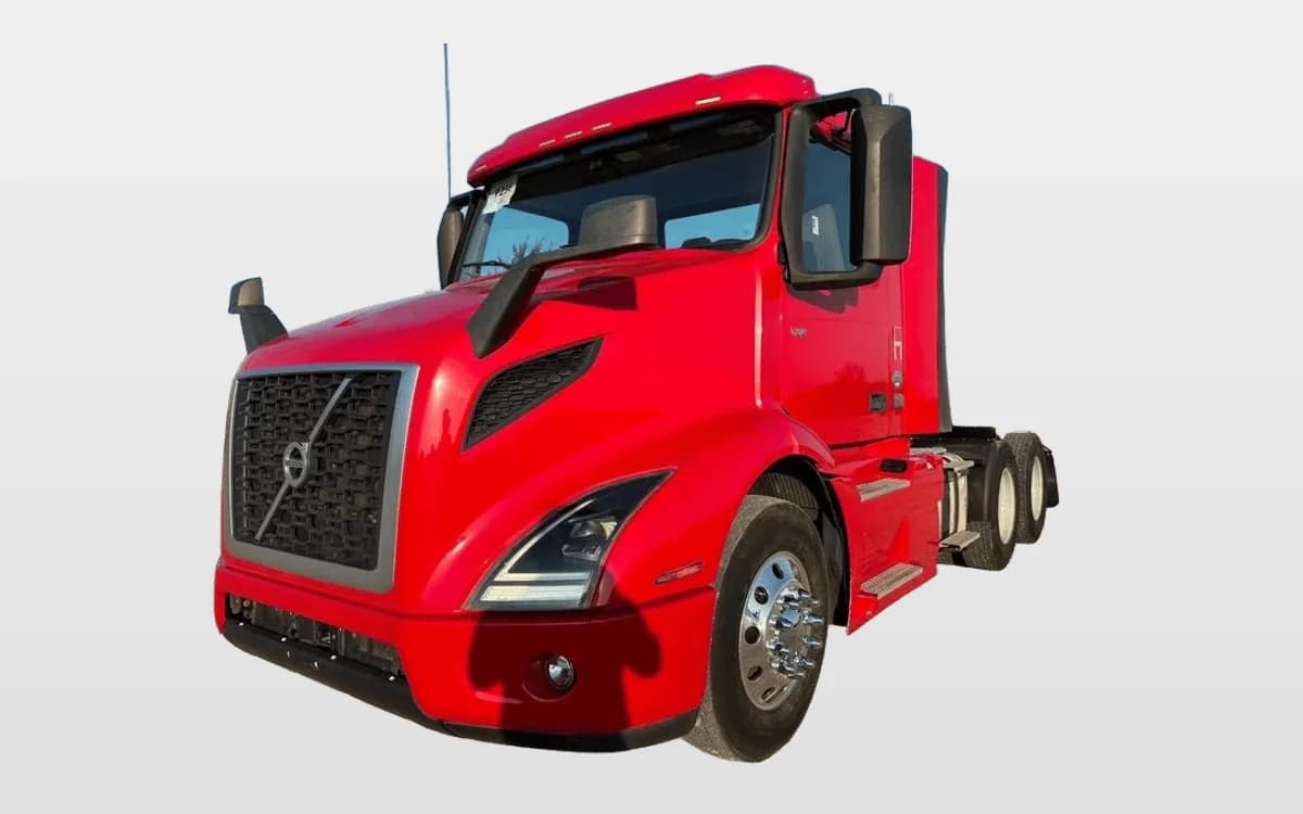 2020 Volvo VNR 640 in Waukee